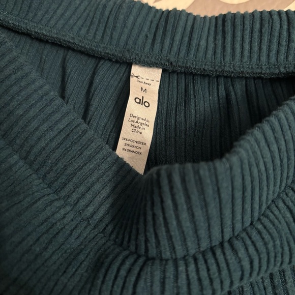 Alo Yoga || Galatic Teal Ribbed Muse Shorts - Picture 2 of 3